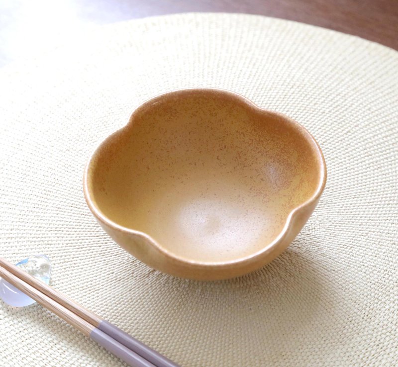 山吹色の四つ葉小鉢 - 碗 - 陶 橘色