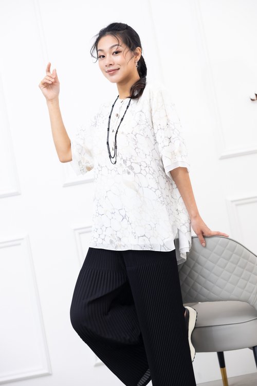 Meya 編縫編織 圓領開襟雪紡短袖上衣 白底金線泡泡紋
