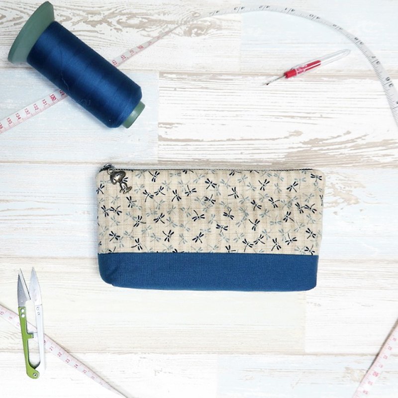 Dragonfly  - cosmetic zipper  pencil bag - กระเป๋าคลัทช์ - ผ้าฝ้าย/ผ้าลินิน สีน้ำเงิน