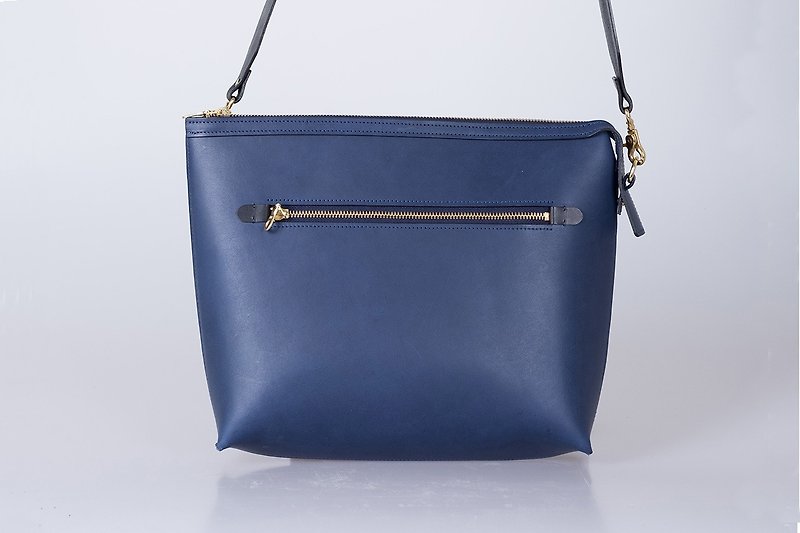 Zip Tote Bag | Custom Leather | Custom Typing | Genuine Leather | Vegetable Tanned Cowhide - Messenger Bags & Sling Bags - Genuine Leather 