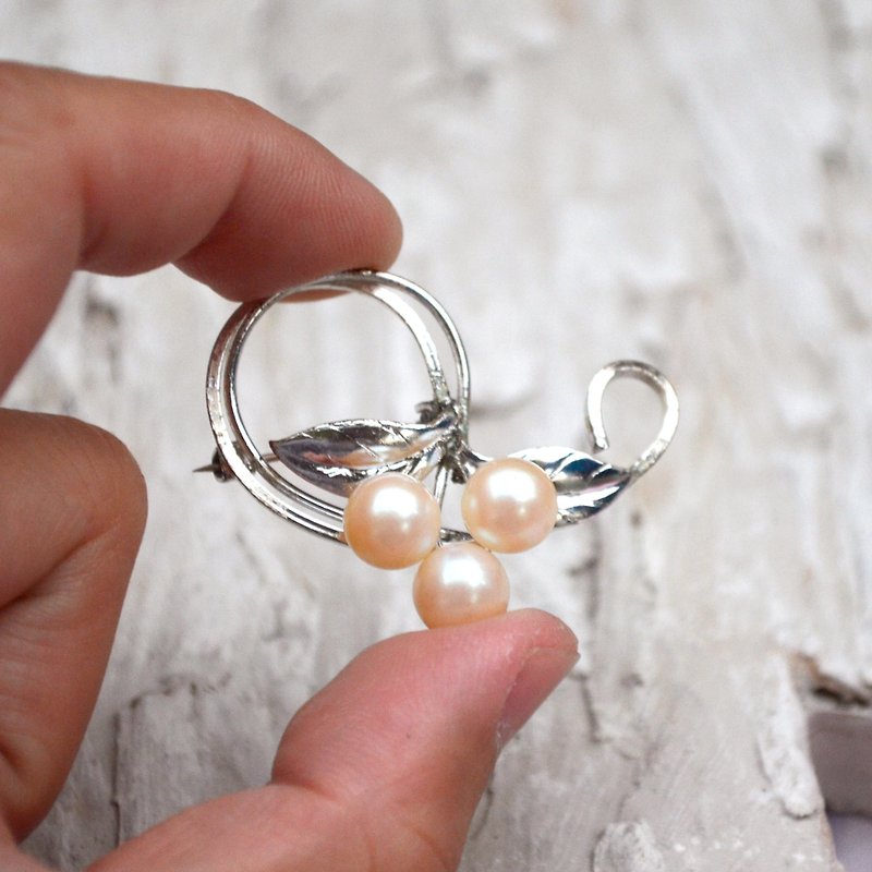 葉子珍珠花簡約立體銀胸針 高貴優雅 日本高級二手古著珠寶首飾 - 胸針/心口針 - 其他材質 銀色