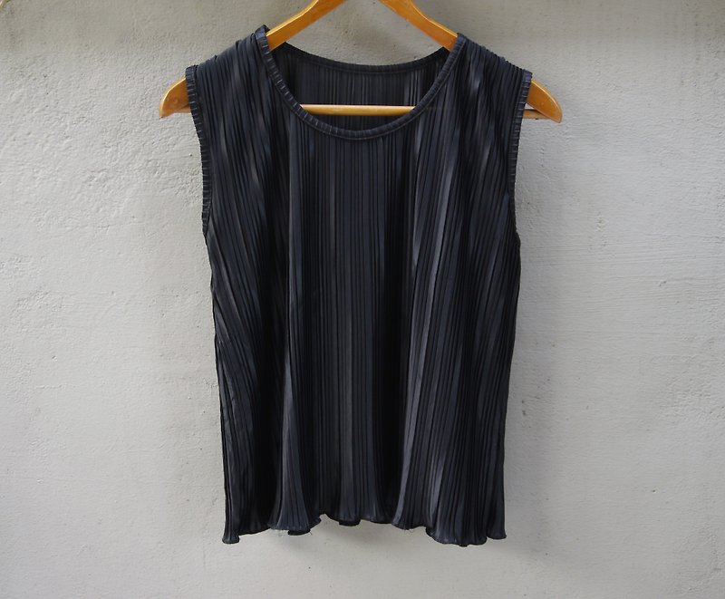 FOAK vintage black pleated ribbon vest - เสื้อกั๊กผู้หญิง - ผ้าฝ้าย/ผ้าลินิน สีดำ