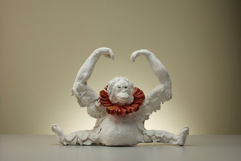 【藝術雕塑】紅毛猩猩比心中 | 可接受客製 - 擺飾/家飾品 - 其他材質 