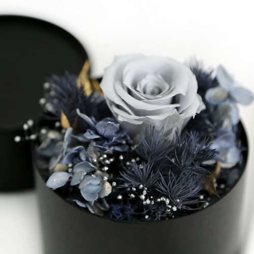 Flower Plus + 莫蘭迪藍 | 永生乾燥花禮盒 (黑色圓舞曲款)