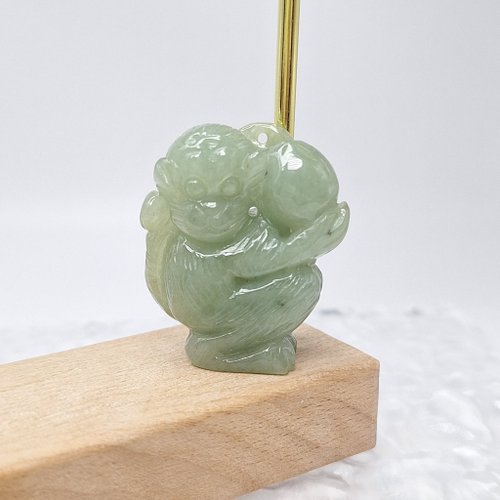 緣圓翡翠 冰潤濃綠色手工雕刻可愛猴子吊墜 |天然緬甸玉A貨翡翠