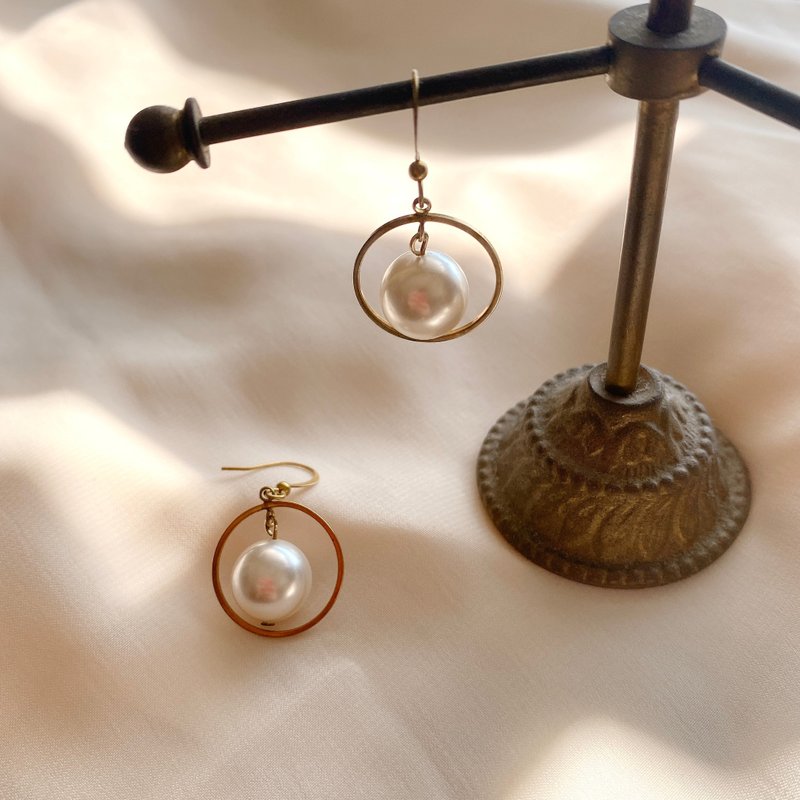 Moonlight Bubble-Pearl Bronze Earrings-Can be clipped - ต่างหู - ทองแดงทองเหลือง หลากหลายสี