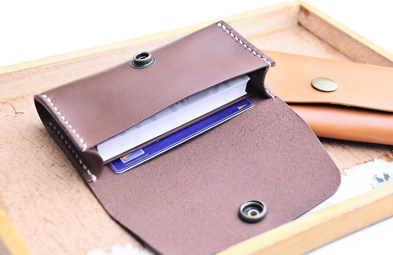 [Large-capacity card holder] Well-stitched leather material package, free embossed hand bag, card holder holder, card holder, business card holder, simple and practical Italian leather vegetable tanned leather leather DIY card holder - Leather Goods - Genuine Leather Brown