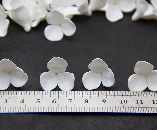 Pearl Lily flowers Beads, Polymer Clay Beads, Lily flowers 2-2.5cm Supplies  bead - Shop FlorenBeads Parts, Bulk Supplies & Tools - Pinkoi