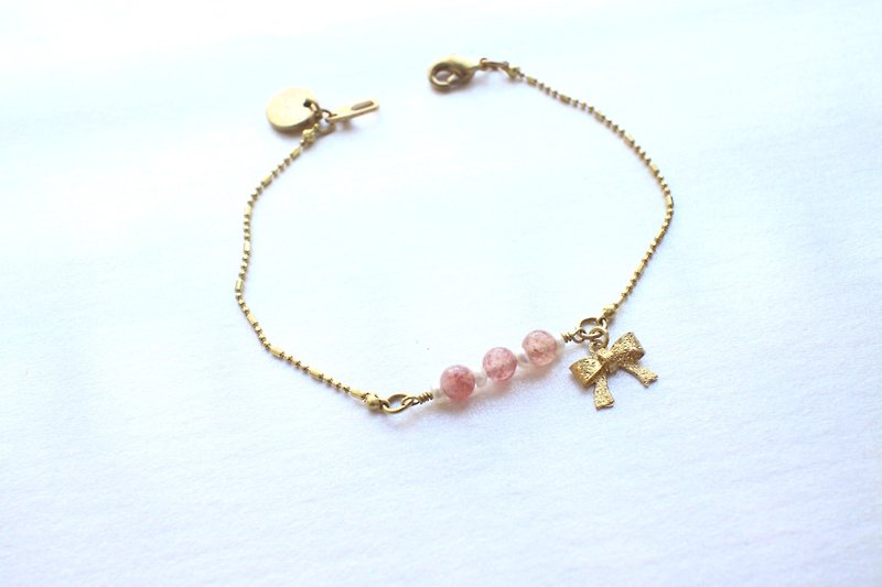 Strawberry stones pearl bracelet - Bracelets - Copper & Brass Multicolor