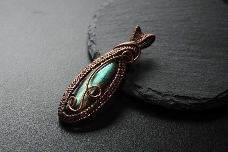 Labradorite Bronze pendant/crystal pendant/ Bronze braided metal wire braided - Necklaces - Semi-Precious Stones 