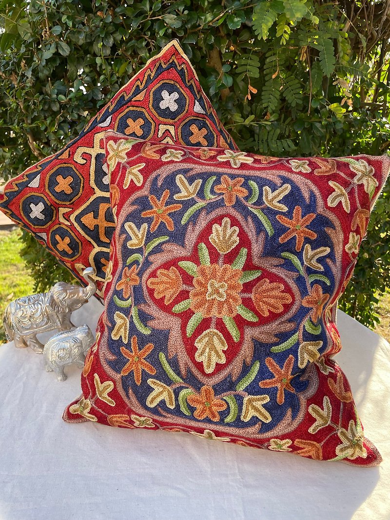 【新春居家佈置】喀什米爾 手工刺繡 絲質抱枕套2入組 - 多種款式 - 枕頭/抱枕 - 棉．麻 紅色