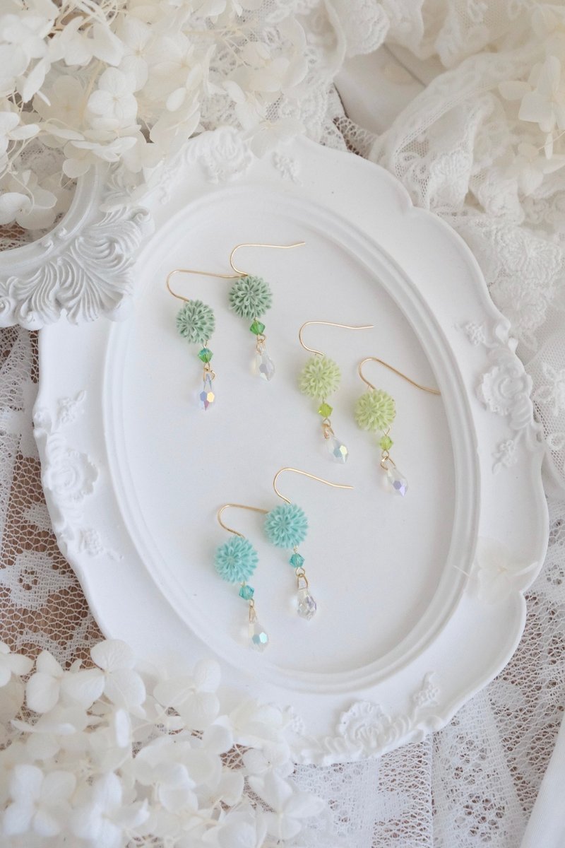 Purple Foil and Chrysanthemum Earrings in Green Color - ต่างหู - ผ้าไหม สีเขียว