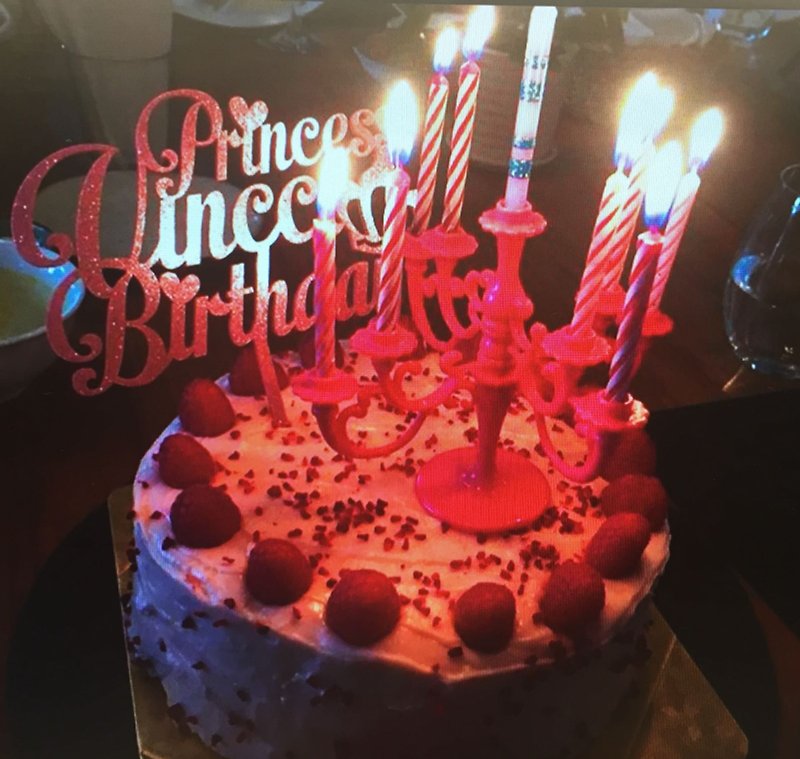 Limited Edition Cake Chandelier includes 9 candles - อื่นๆ - พลาสติก สีแดง