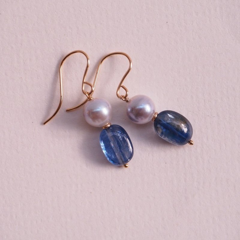 14Kgf Japanese Akoya 7mm Sea pearl Kyanite earrings - ต่างหู - ไข่มุก สีเงิน