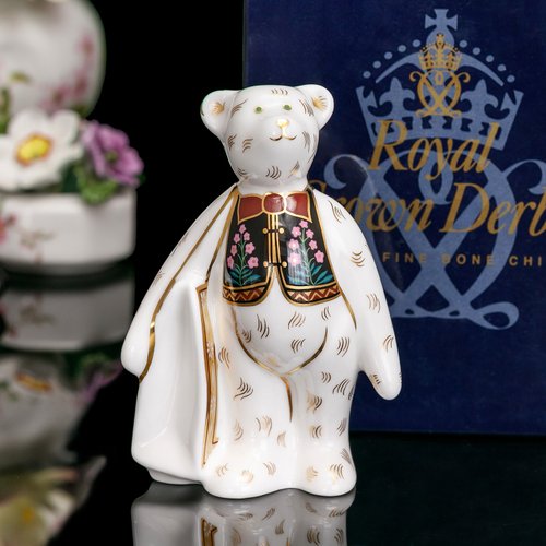 擎上閣裝飾藝術 英國製Royal Crown Derby 2002禮物公爵泰迪熊骨瓷伊萬裡裝飾