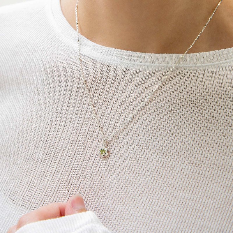 mini flower silver necklace mini flower sterling silver necklace/ Stone Gemstone - สร้อยคอ - เงินแท้ สีเงิน