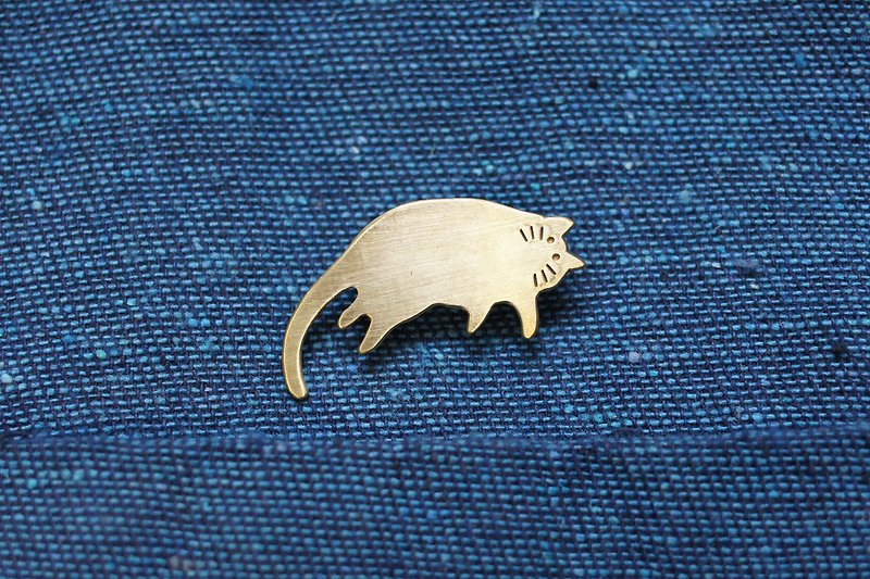 Hand made brass cat brooch #02. Handmade Brass Cat pin. Really forged gold ブローチ - Brooches - Copper & Brass Orange