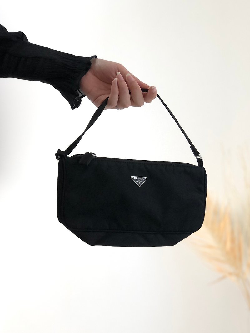 [Direct from Japan, branded used bag] PRADA Prada handbag black triangle logo nylon pouch vintage rvmzry - กระเป๋าถือ - ไนลอน สีดำ