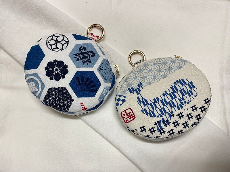 [Pretend to be cute] Round Japanese totem charm keychain zipper loose paper bag storage bag headphone bag - Coin Purses - Cotton & Hemp 