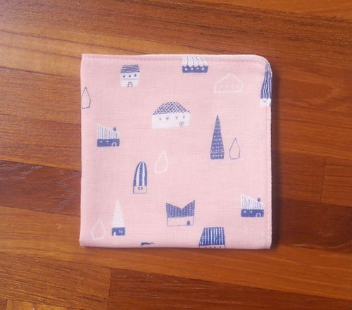 凱蒂．心．手感生活 日本二重紗手帕=小房子=粉紅(共4色)
