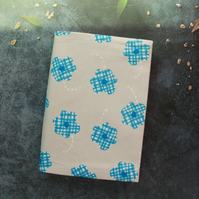 【藍色小花】書衣 書套 書皮 可調式書衣 手工布書衣 - 書衣/書套 - 棉．麻 