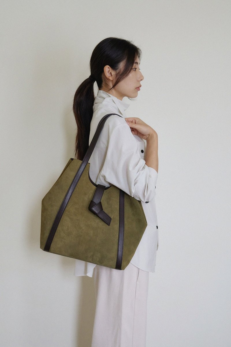 The Lazo Suede Bag_Olive - 側背包/斜背包 - 真皮 卡其色