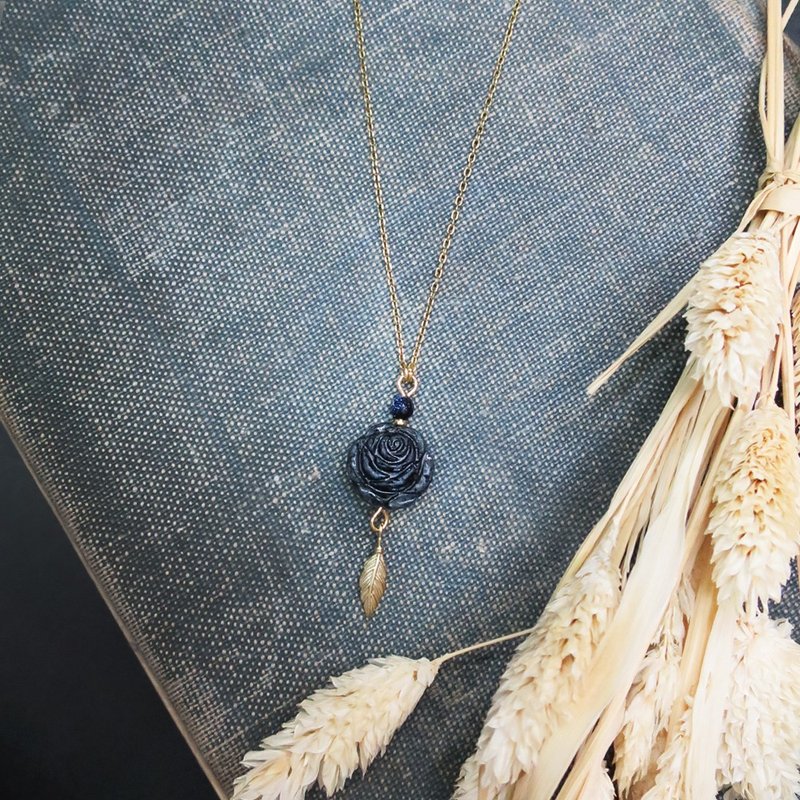 VIIART. Rose Bride-Black. Blue Stone Antique Beads Vintage Gold Necklace | Clavicle Y - สร้อยคอ - เครื่องเพชรพลอย สีดำ