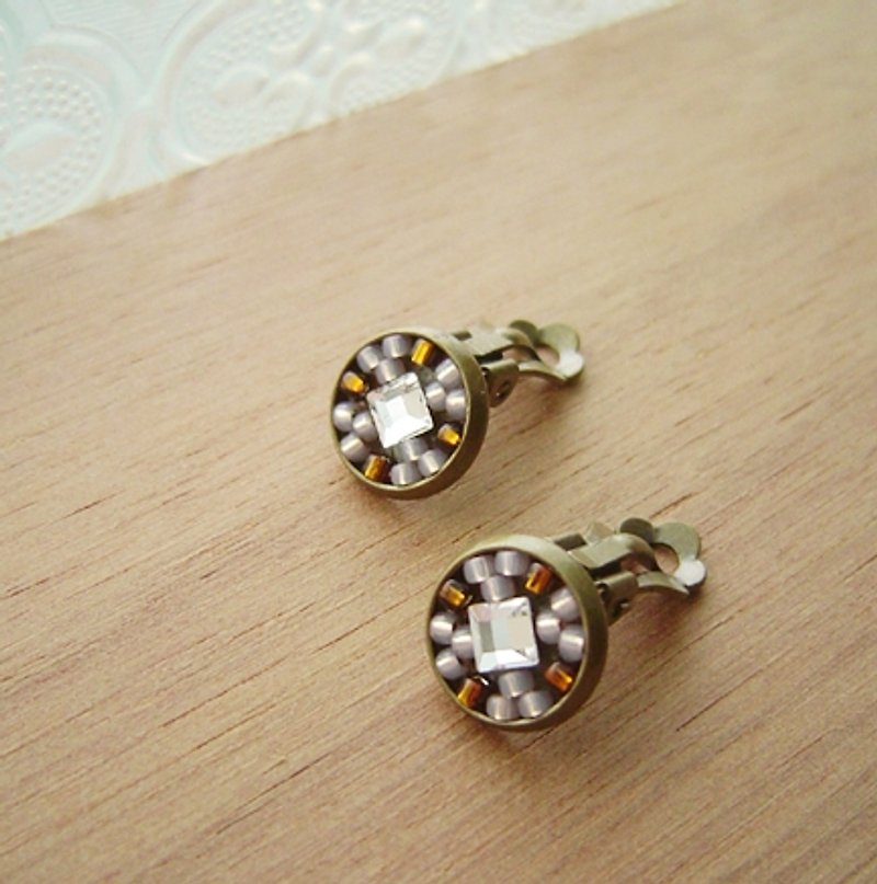Deco tiles Earrings Four-leaf clover brown mosaic beads lucky clover - ต่างหู - แก้ว สีนำ้ตาล