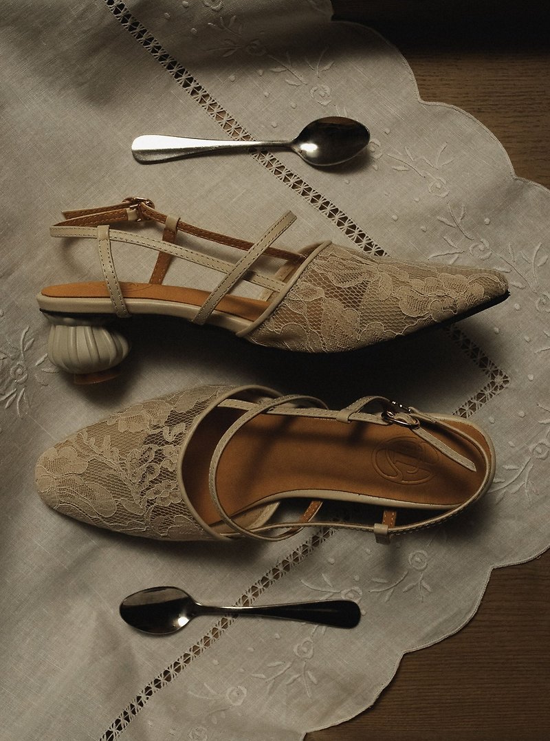 Lace strappy high heel sandals - รองเท้าหนังผู้หญิง - หนังแท้ ขาว