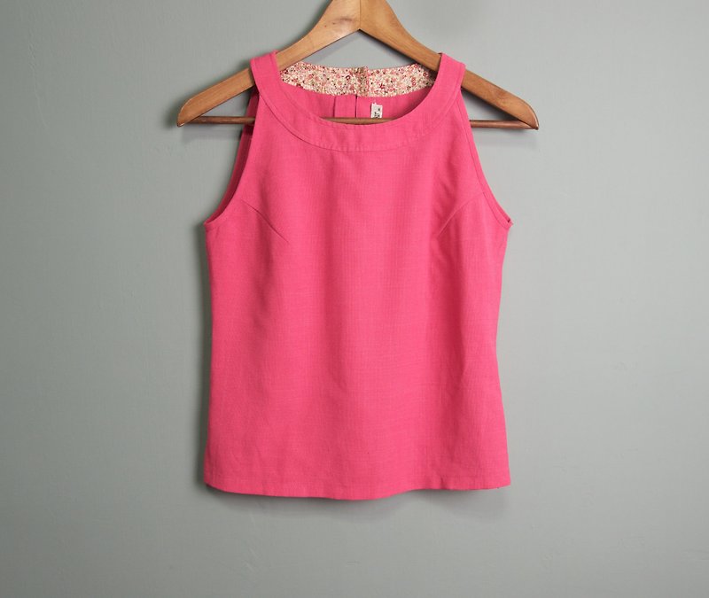FOAK vintage peach pink cut shoulder vest - เสื้อกั๊กผู้หญิง - เส้นใยสังเคราะห์ สึชมพู
