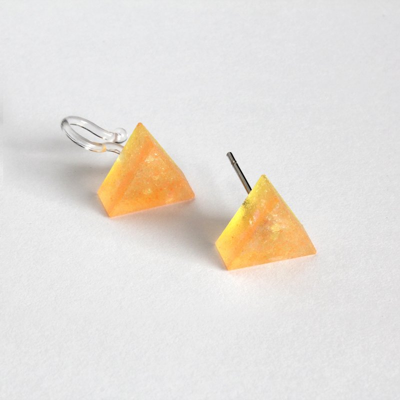 Triangle Resin Earring / Dazzling Sweet Orange / Single stud - ต่างหู - เรซิน สีส้ม