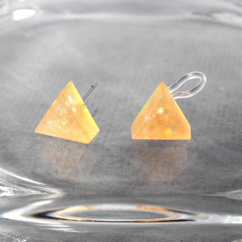 樹脂耳環 / 粼粼甜橙 - 單隻 / 三角形 / 10 mm - 耳環/耳夾/耳骨夾 - 樹脂 橘色