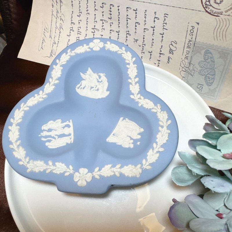 【西洋古董飾品】Wedgwood 英國皇室 神話百年玉石陶瓷 花型盤 - 擺飾/家飾品 - 貴金屬 藍色
