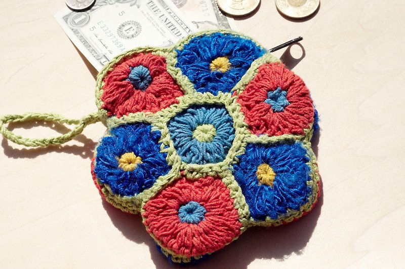 Limited one piece of handmade crochet coin purse/ storage bag/ cosmetic bag-Fresh and colorful flower forest - กระเป๋าสตางค์ - วัสดุอื่นๆ หลากหลายสี