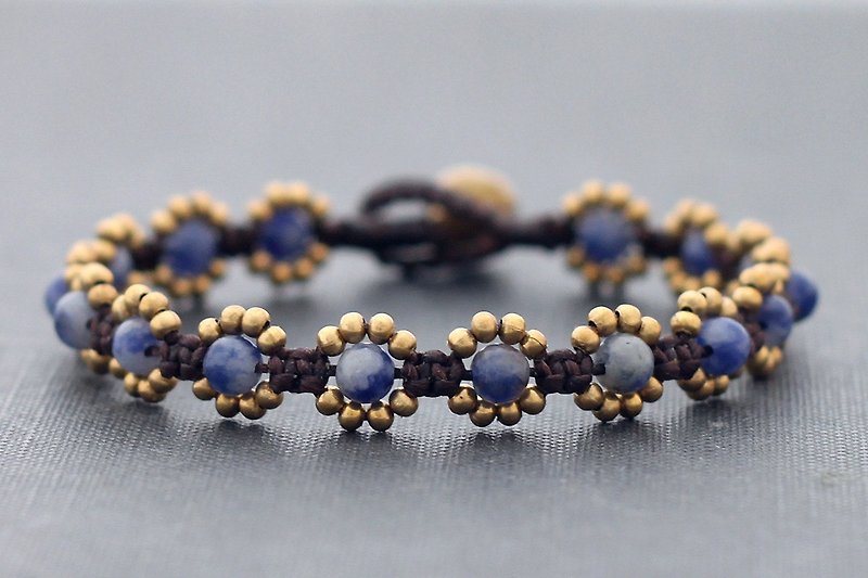 Bead Stone Brass Woven Bracelets, Sodalite Blue Flower Daisy Braided Bracelets - สร้อยข้อมือ - โลหะ สีน้ำเงิน