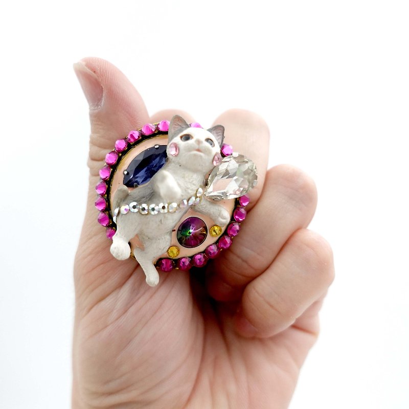 All handmade large disc decorated with Swarovski crystal flash decoration gray cat ring exaggerated fashion shape - General Rings - Other Metals Pink