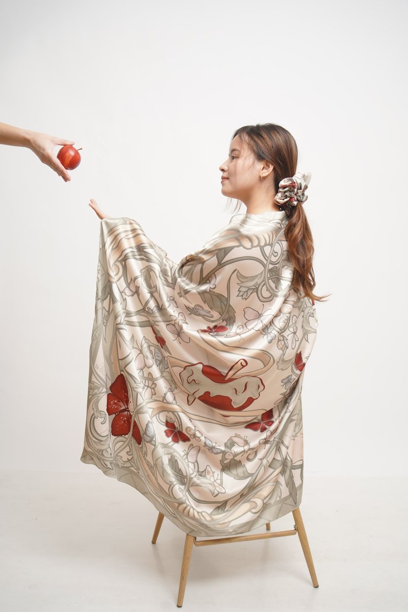 Outer Scarf Schneewittchen - 絲巾 - 絲．絹 多色