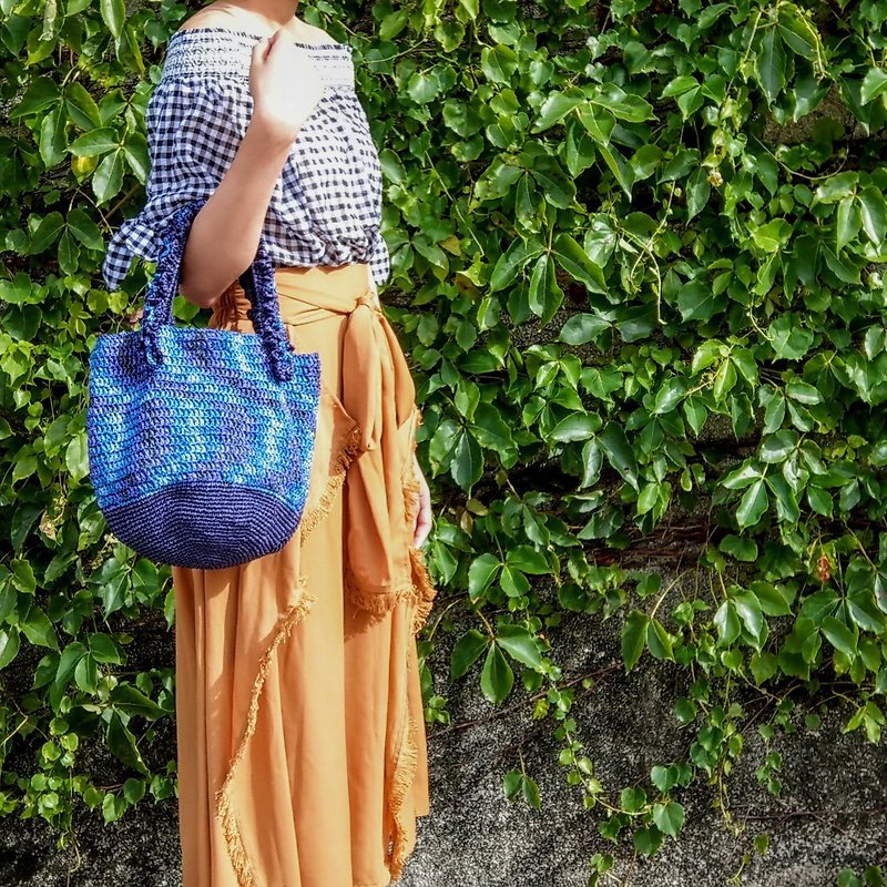 Japanese and paper line - Dyed marine blue hand-woven bag - Handbags & Totes - Paper Blue