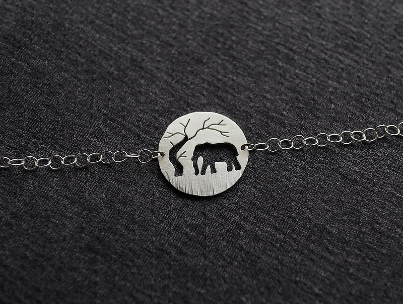 Ni.kou Sterling Silver Prairie Elephant Bracelet - สร้อยข้อมือ - โลหะ 