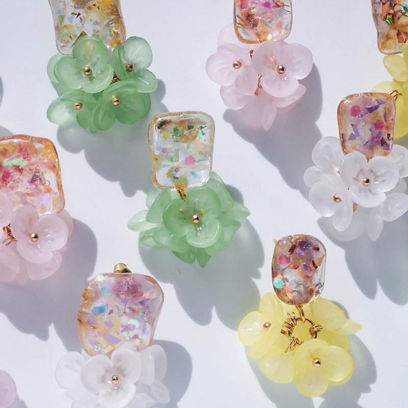 flower dangle earrings - Earrings & Clip-ons - Resin 