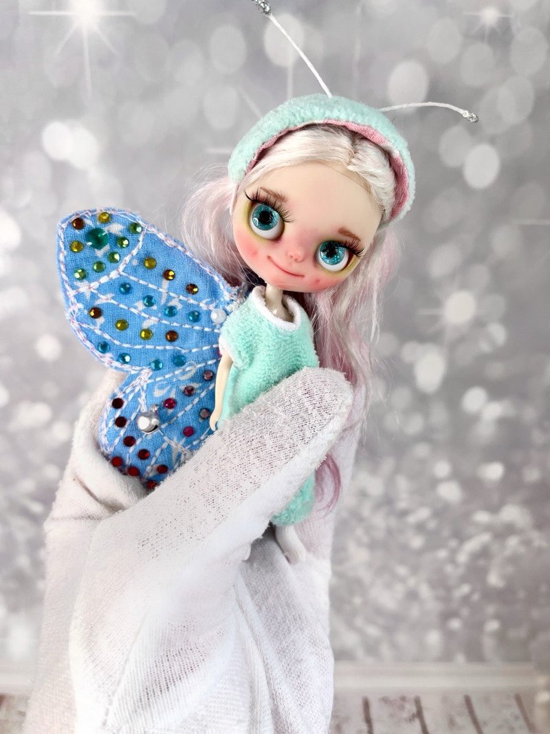 A magical little butterfly doll. Petite Blythe doll with blue eyes - 玩偶/公仔 - 塑膠 粉紅色