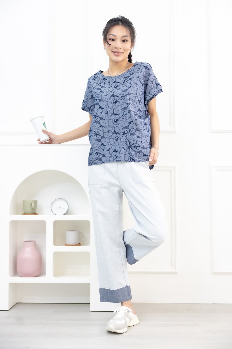 Blue embroidered short sleeve top denim blue bottom - เสื้อยืดผู้หญิง - วัสดุอื่นๆ สีน้ำเงิน