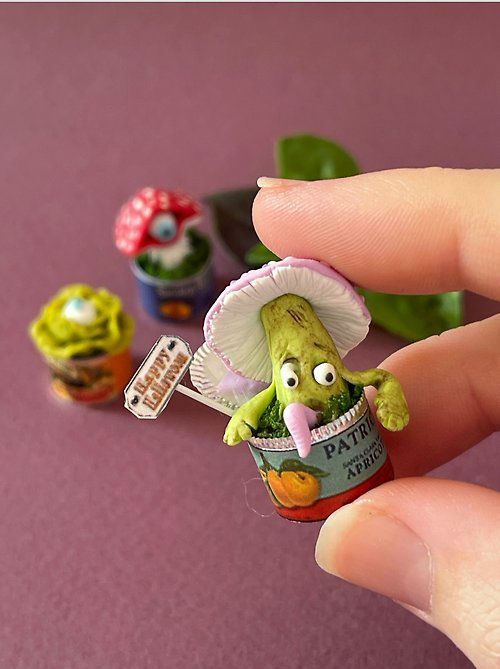DOLLFOODS Miniature monster plants for a dollhouse with Halloween sweets