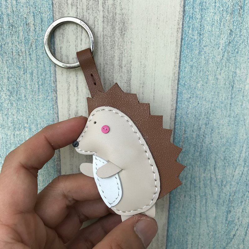 25% off Beige cute hedgehog handmade sewn leather key ring small size - ที่ห้อยกุญแจ - หนังแท้ สีใส