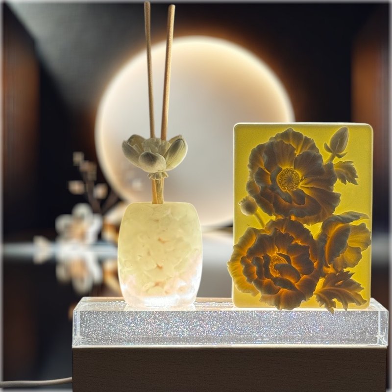 Pure Thoughts and Good Luck Crystal Atmosphere Lamp Holder Series White Crystal Floral One Fragrance Situation Night Light with Lamp Holder - น้ำหอม - เรซิน ขาว