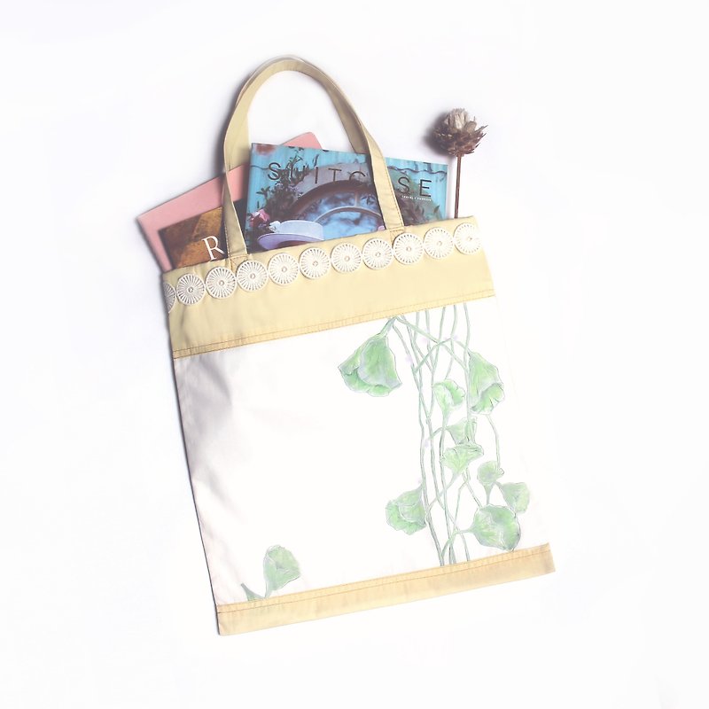 Little tote fabric bag -  designer hand-drawn  leaf print with round laced - กระเป๋าแมสเซนเจอร์ - ผ้าฝ้าย/ผ้าลินิน ขาว