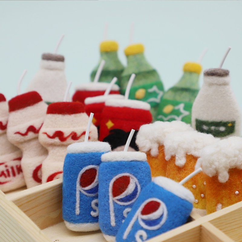 Wool felt handmade beverage series Pepsi Yakult Sprite Beer Wangzai handmade brooch/pin/hairpin - Brooches - Wool White