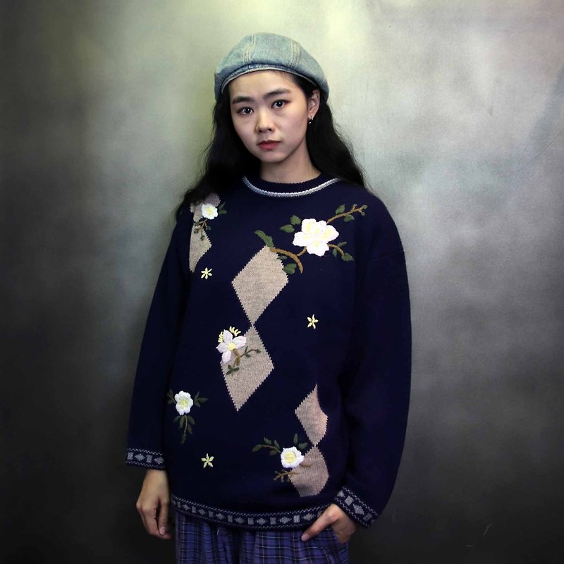 Tsubasa.Y Ancient House 012 vintage three-dimensional carved sweater, Carved Sweater knitted vintage - Women's Sweaters - Other Materials 