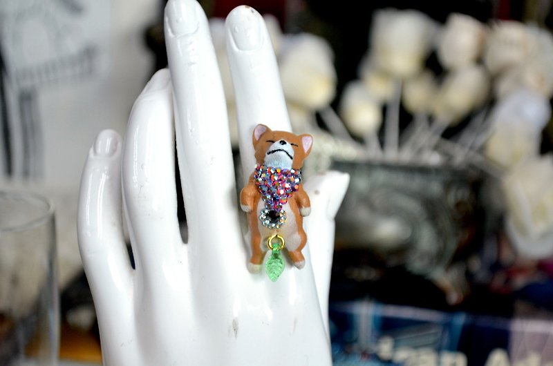 Super cute healing corgi CORGI crystal decoration ring - แหวนทั่วไป - พลาสติก สีทอง