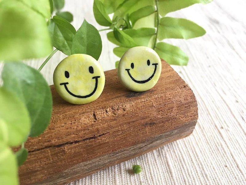 smile earring - Earrings & Clip-ons - Pottery 
